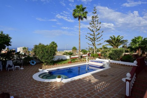 Villa for sale in Playa Paraiso, Tenerife, Spain 4 bedrooms, 360 sq.m. No. 18360 - photo 6