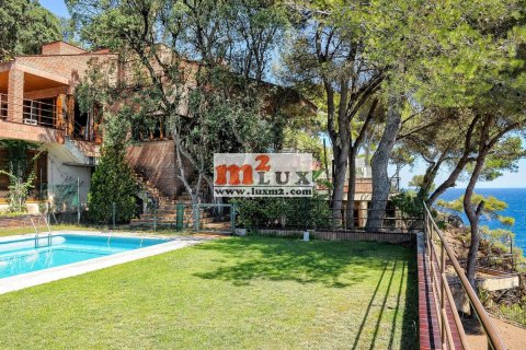 Villa for sale in Blanes, Girona, Spain 8 bedrooms, 463 sq.m. No. 16723 - photo 1