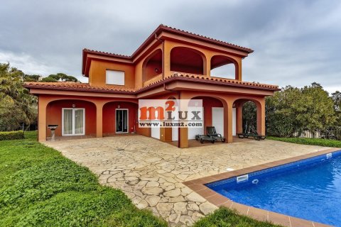 Villa for sale in Lloret de Mar, Girona, Spain 4 bedrooms, 350 sq.m. No. 16725 - photo 1