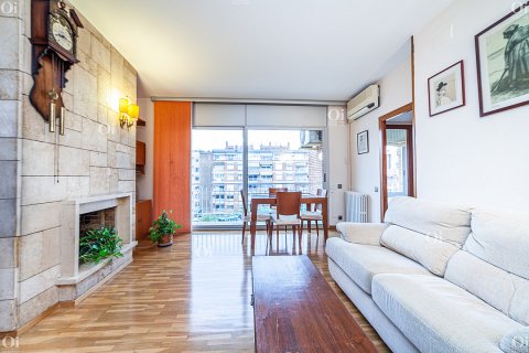 Apartment for sale in Barcelona, Spain 3 rooms, 80 sq.m. No. 15872 - photo 1