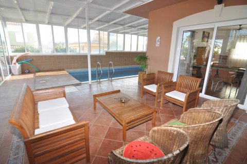 Villa for sale in Costa del Silencio, Tenerife, Spain 4 bedrooms, 300 sq.m. No. 18394 - photo 1
