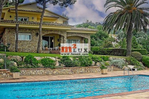 Villa for sale in Blanes, Girona, Spain 6 bedrooms, 537 sq.m. No. 16718 - photo 1