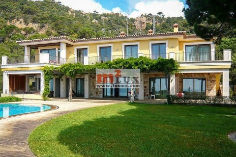 Villa for sale in Sant Feliu de Guixols, Girona, Spain 11 bedrooms, 980 sq.m. No. 16712 - photo 1
