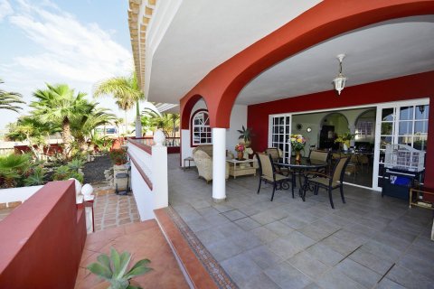 Villa for sale in Playa Paraiso, Tenerife, Spain 4 bedrooms, 360 sq.m. No. 18360 - photo 13