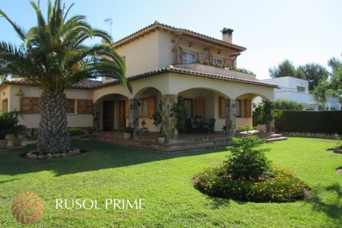 House for sale in Coma-Ruga, Tarragona, Spain 4 bedrooms, 220 sq.m. No. 11648 - photo 20