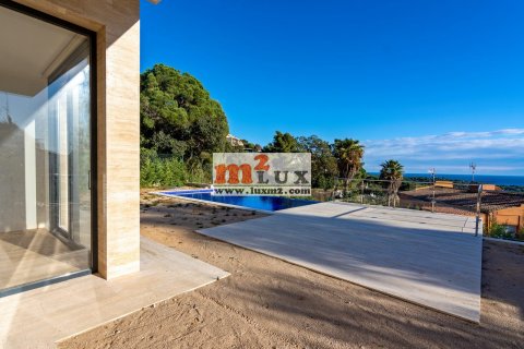 Villa for sale in Lloret de Mar, Girona, Spain 4 bedrooms, 347 sq.m. No. 16834 - photo 11