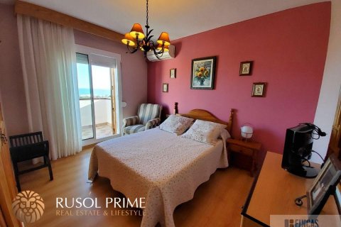 House for sale in Coma-Ruga, Tarragona, Spain 4 bedrooms, 120 sq.m. No. 11595 - photo 9