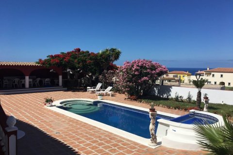 Villa for sale in Playa Paraiso, Tenerife, Spain 4 bedrooms, 360 sq.m. No. 18360 - photo 7
