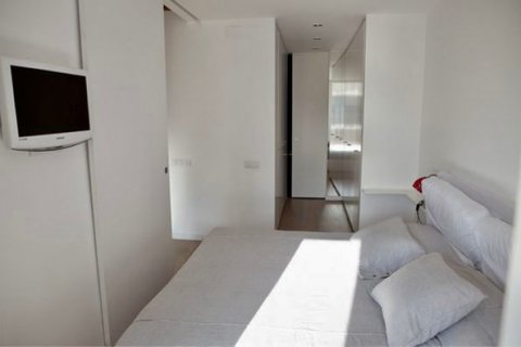 Apartment for sale in Barcelona, Spain 2 rooms, 82 sq.m. No. 15908 - photo 2