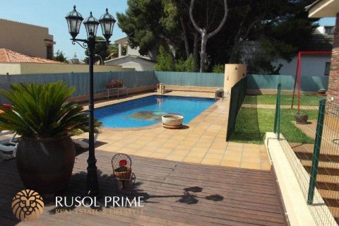 House for sale in Coma-Ruga, Tarragona, Spain 4 bedrooms, 300 sq.m. No. 11727 - photo 5