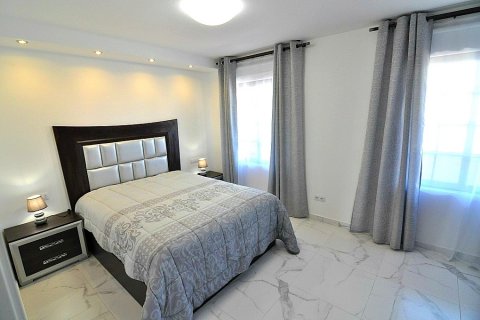 Apartment for sale in Adeje, Tenerife, Spain 2 bedrooms, 68 sq.m. No. 18338 - photo 14