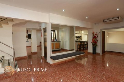 Hotel for sale in Barcelona, Spain No. 11950 - photo 12