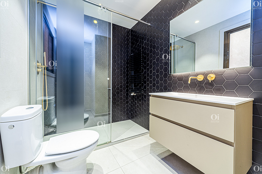 Huoneisto Barcelona, Espanja 5 huonetta, 243 m2 No. 15827