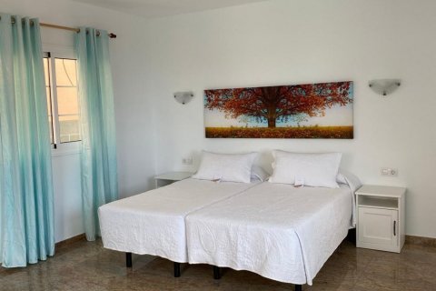 Villa for sale in Torviscas, Tenerife, Spain 4 bedrooms, 246 sq.m. No. 18410 - photo 9