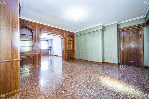 Apartment for sale in Barcelona, Spain 5 rooms, 243 sq.m. No. 15827 - photo 8
