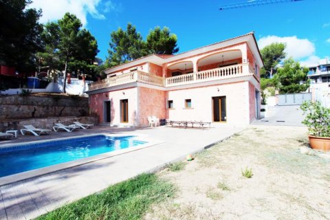 Villa for sale in Palmanova, Mallorca, Spain 4 bedrooms, 350 sq.m. No. 18500 - photo 1