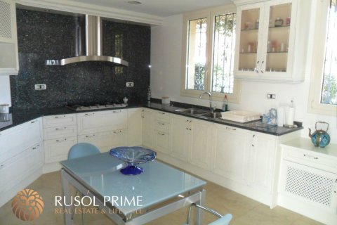 House for sale in Coma-Ruga, Tarragona, Spain 4 bedrooms, 300 sq.m. No. 12009 - photo 1