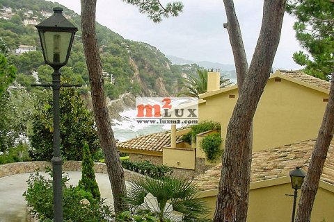 Villa for sale in Blanes, Girona, Spain 6 bedrooms, 537 sq.m. No. 16718 - photo 19