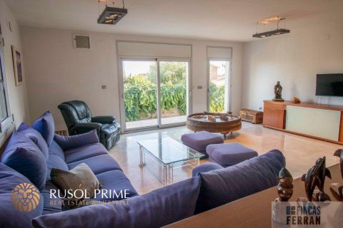 House for sale in Coma-Ruga, Tarragona, Spain 5 bedrooms, 350 sq.m. No. 11975 - photo 7