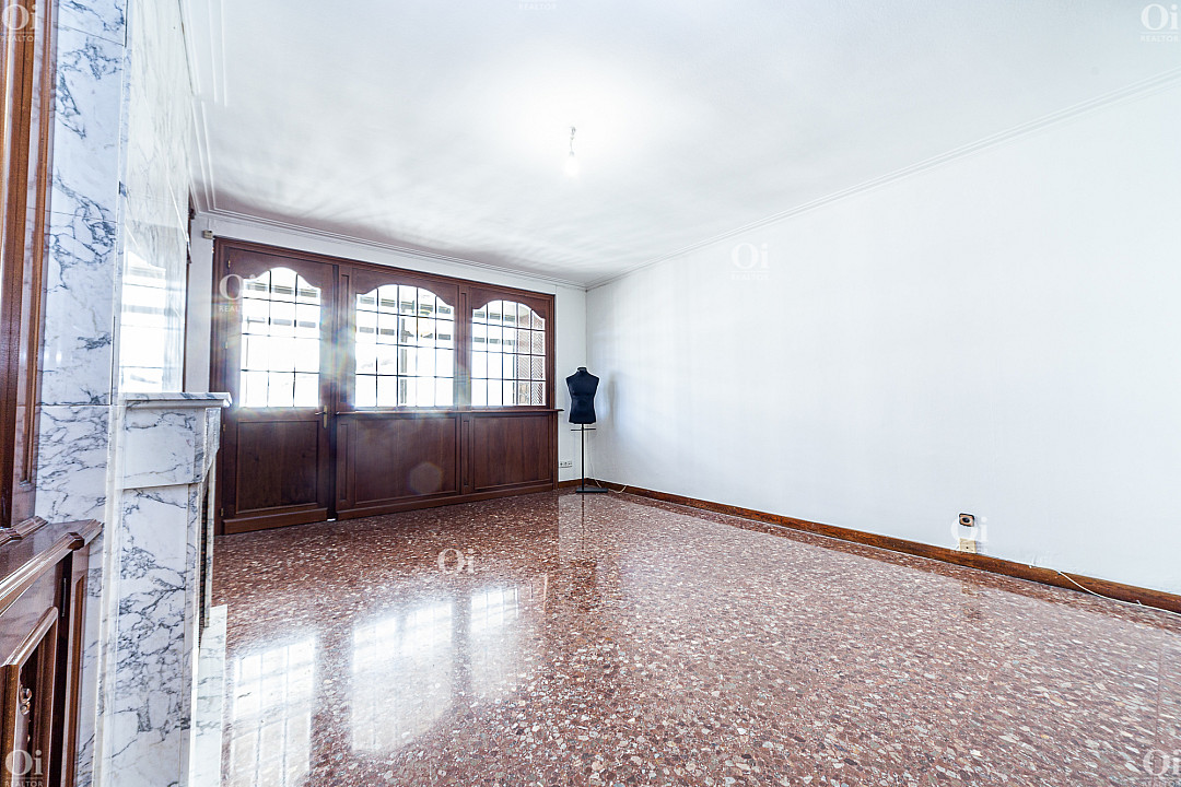 Huoneisto Barcelona, Espanja 5 huonetta, 243 m2 No. 15827