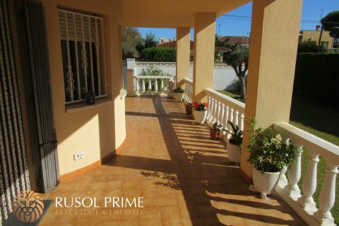 House for sale in Coma-Ruga, Tarragona, Spain 4 bedrooms, 180 sq.m. No. 11991 - photo 6
