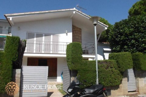 House for sale in Coma-Ruga, Tarragona, Spain 4 bedrooms, 150 sq.m. No. 11659 - photo 1