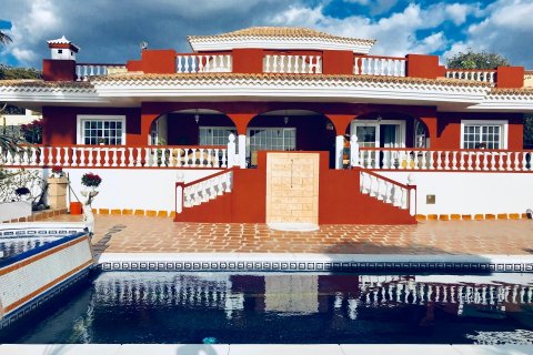 Villa for sale in Playa Paraiso, Tenerife, Spain 4 bedrooms, 360 sq.m. No. 18360 - photo 9