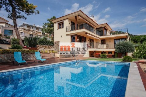 Villa for sale in Lloret de Mar, Girona, Spain 4 bedrooms, 468 sq.m. No. 16850 - photo 1