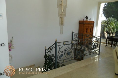 House for sale in Coma-Ruga, Tarragona, Spain 4 bedrooms, 300 sq.m. No. 12009 - photo 15