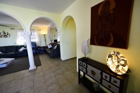 Villa for sale in Playa Paraiso, Tenerife, Spain 4 bedrooms, 360 sq.m. No. 18360 - photo 28