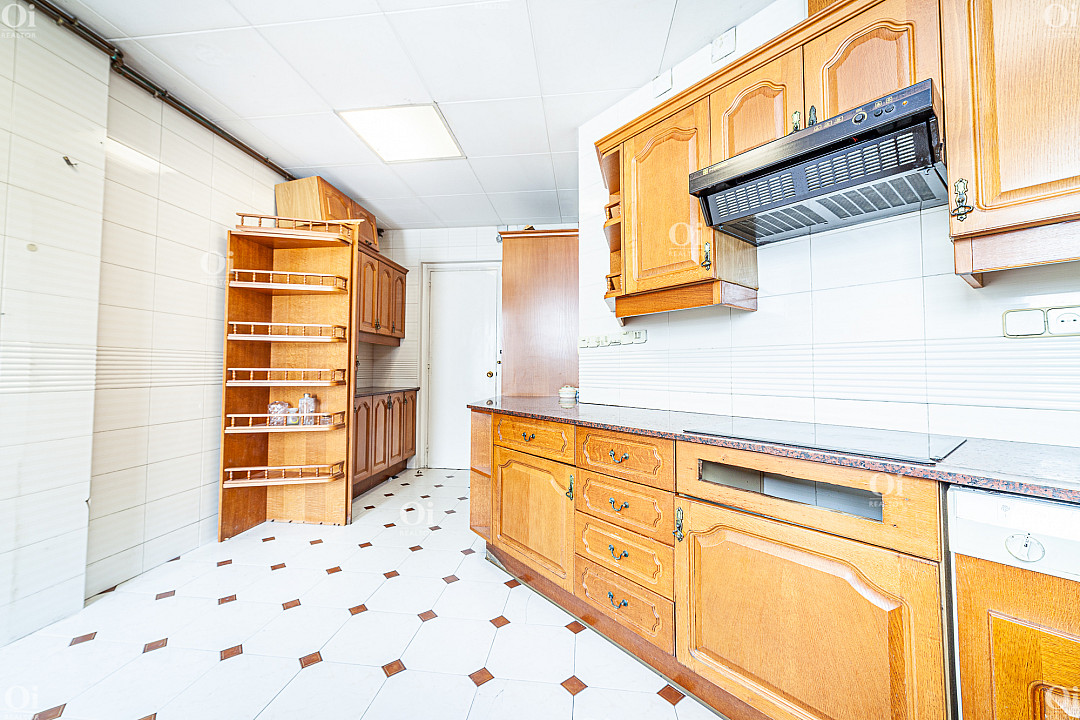 Huoneisto Barcelona, Espanja 5 huonetta, 243 m2 No. 15827