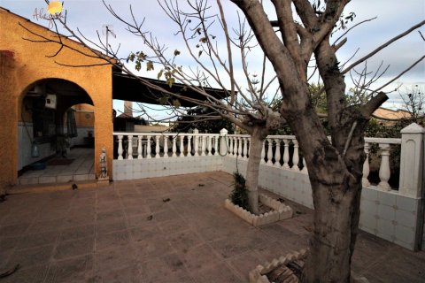 Villa for sale in Torrevieja, Alicante, Spain 2 bedrooms, 105 sq.m. No. 14029 - photo 1