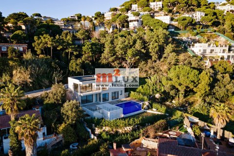 Villa for sale in Lloret de Mar, Girona, Spain 4 bedrooms, 347 sq.m. No. 16834 - photo 2