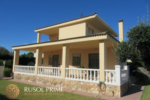 House for sale in Coma-Ruga, Tarragona, Spain 4 bedrooms, 180 sq.m. No. 11991 - photo 2