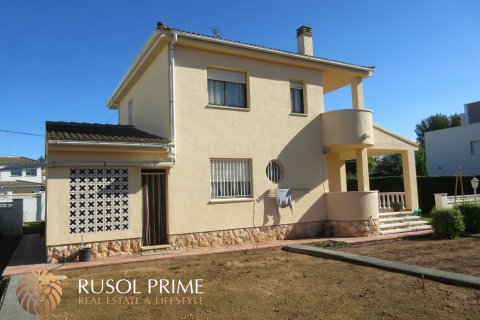 House for sale in Coma-Ruga, Tarragona, Spain 4 bedrooms, 180 sq.m. No. 11991 - photo 4