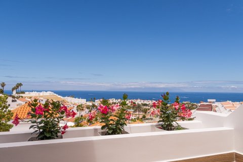 Bungalow for sale in San Eugenio, Tenerife, Spain 3 bedrooms, 140 sq.m. No. 18382 - photo 4
