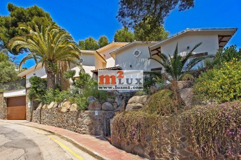 Villa for sale in Blanes, Girona, Spain 4 bedrooms, 334 sq.m. No. 16690 - photo 3