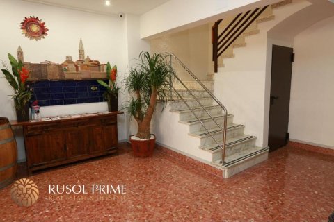 Hotel for sale in Barcelona, Spain No. 11950 - photo 9