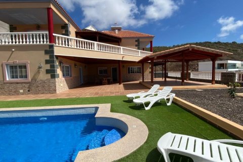 Villa for sale in Torviscas, Tenerife, Spain 4 bedrooms, 246 sq.m. No. 18410 - photo 2