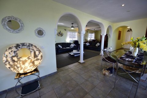 Villa for sale in Playa Paraiso, Tenerife, Spain 4 bedrooms, 360 sq.m. No. 18360 - photo 27
