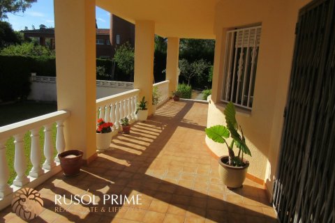 House for sale in Coma-Ruga, Tarragona, Spain 4 bedrooms, 180 sq.m. No. 11991 - photo 5