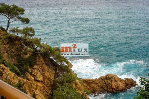 Villa for sale in Blanes, Girona, Spain 8 bedrooms, 463 sq.m. No. 16723 - photo 14