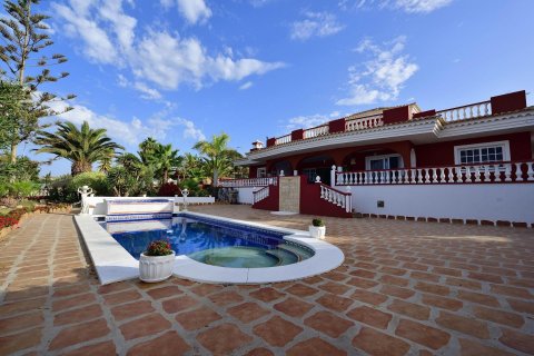 Villa for sale in Playa Paraiso, Tenerife, Spain 4 bedrooms, 360 sq.m. No. 18360 - photo 2