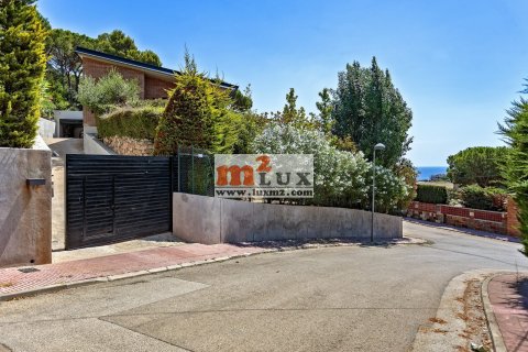 Villa for sale in Calonge, Girona, Spain 4 bedrooms, 320 sq.m. No. 16852 - photo 2
