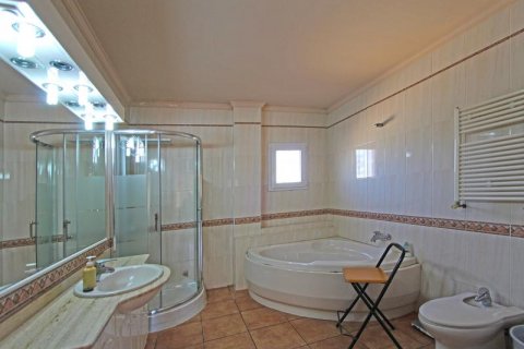 Villa for sale in Santa Ponsa, Mallorca, Spain 5 bedrooms, 300 sq.m. No. 18448 - photo 7