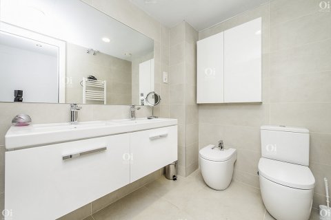 Apartment for sale in Barcelona, Spain 4 rooms, 139 sq.m. No. 15852 - photo 19