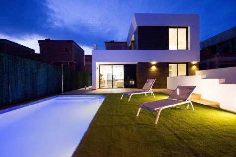 Villa for sale in El Campello, Alicante, Spain 3 bedrooms, 220 sq.m. No. 13337 - photo 1
