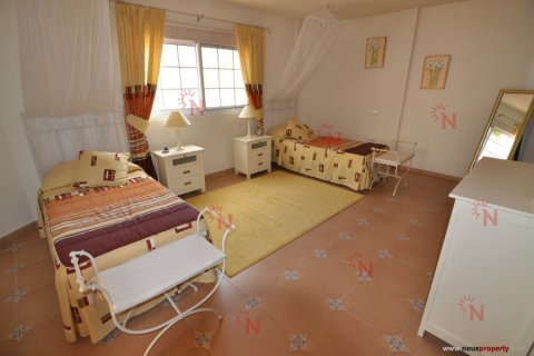 Villa for sale in Torviscas, Tenerife, Spain 3 bedrooms, 400 sq.m. No. 18327 - photo 18