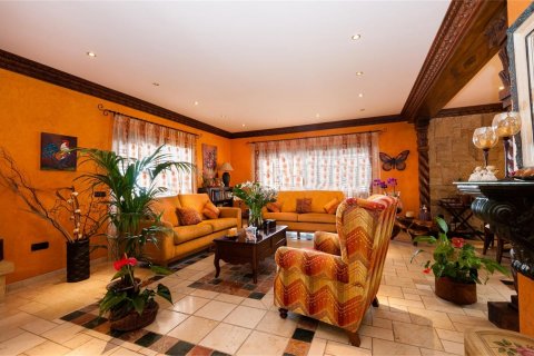 Villa for sale in Torviscas, Tenerife, Spain 5 bedrooms, 408 sq.m. No. 18356 - photo 15