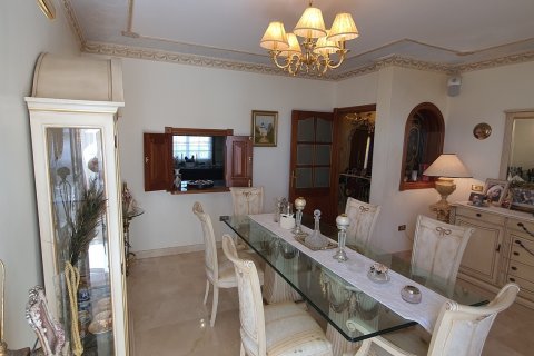 Villa for sale in Callao Salvaje, Tenerife, Spain 7 bedrooms, 383 sq.m. No. 18384 - photo 12